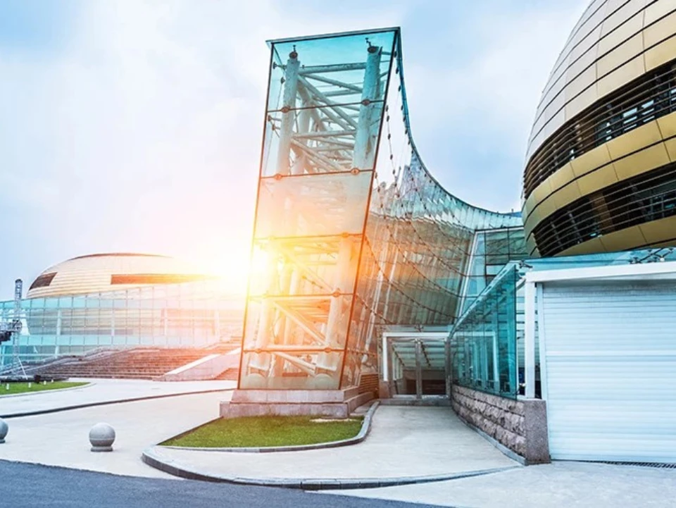 Smart sensor solutions for secure and energy-efficient automatic entrances.