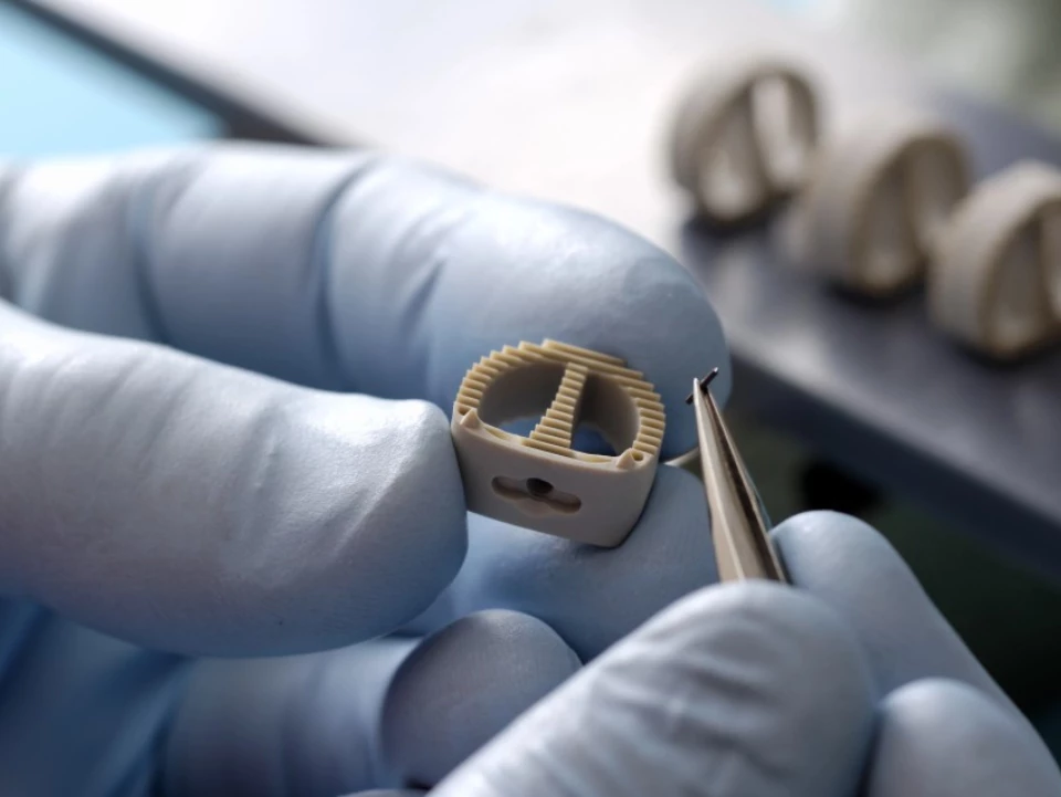 Specialist in precision plastic and metal parts, machining, assembly, and surface finishing.