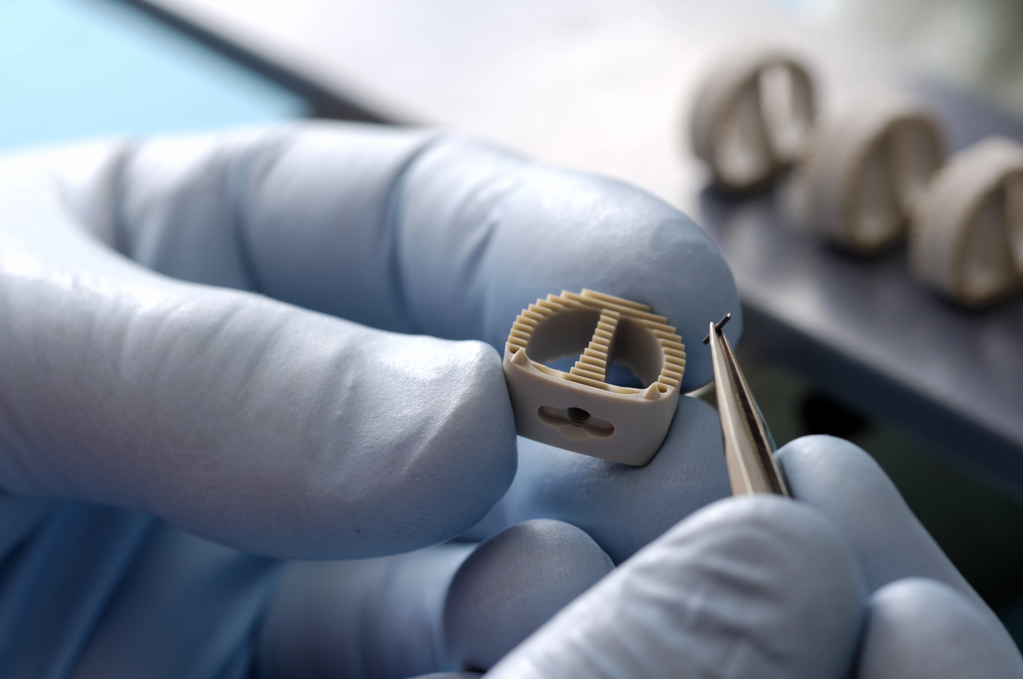 BBC Cellpack Technology - specialista na přesné plastové a kovové díly, obrábění, montáž i povrchové úpravy.